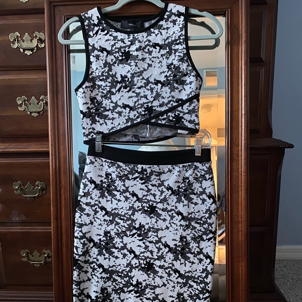 Forever 21 Camouflage Two-Piece Sweater Skirt Set
